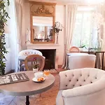 Отель Catarie